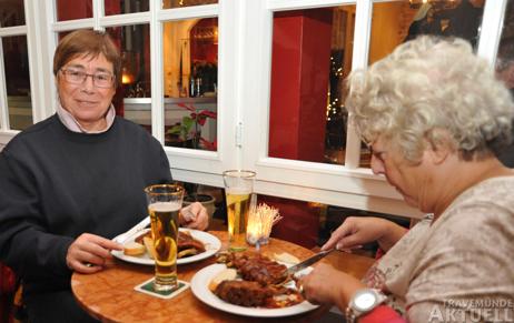 Und 160 Gäste ließen es sich schmecken. Foto: TA